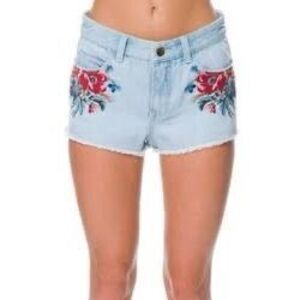 Element Denim size 28 100% cotton embroidered pockets shorts.
